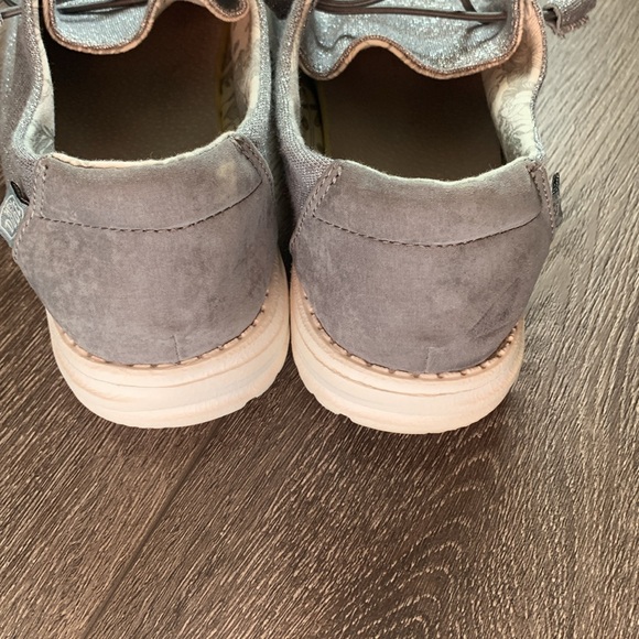 Hey Dude Wendy Stretch Sparkling White Silver Loafers Size 9 Women’s - Picture 5 of 6